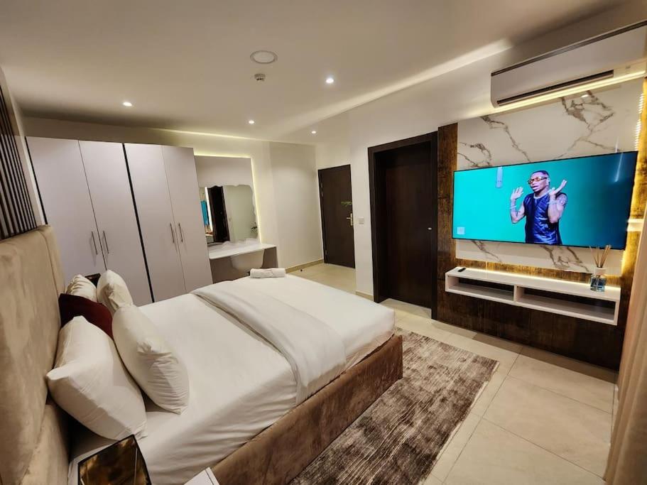 Experience unique fusion of convenience & luxury - Housity