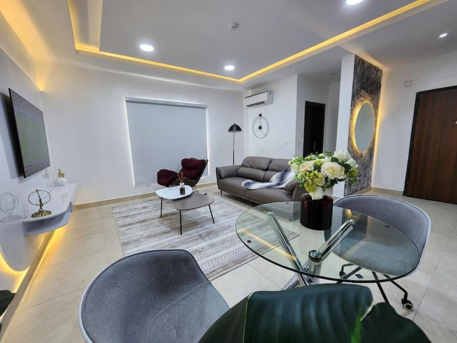 Experience unique fusion of convenience & luxury - Housity