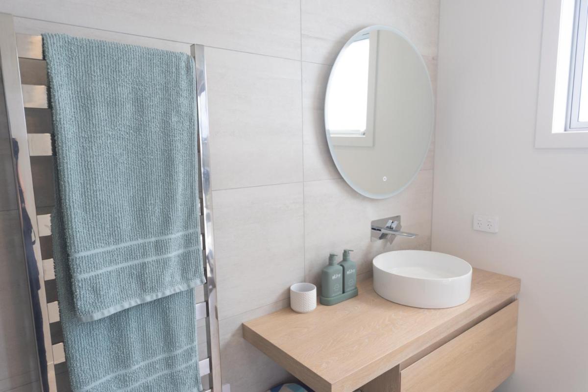 Marsden Cove Canal Haven with Spa Pool - Housity