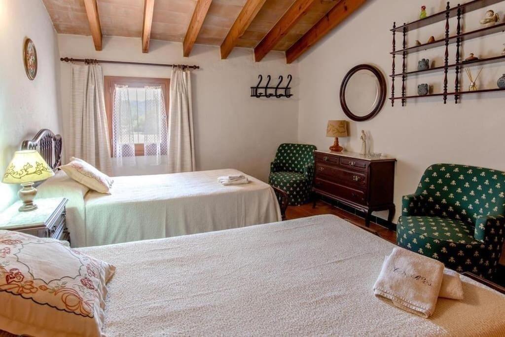 Traditional Majorcan villa by Renthousing - Housity