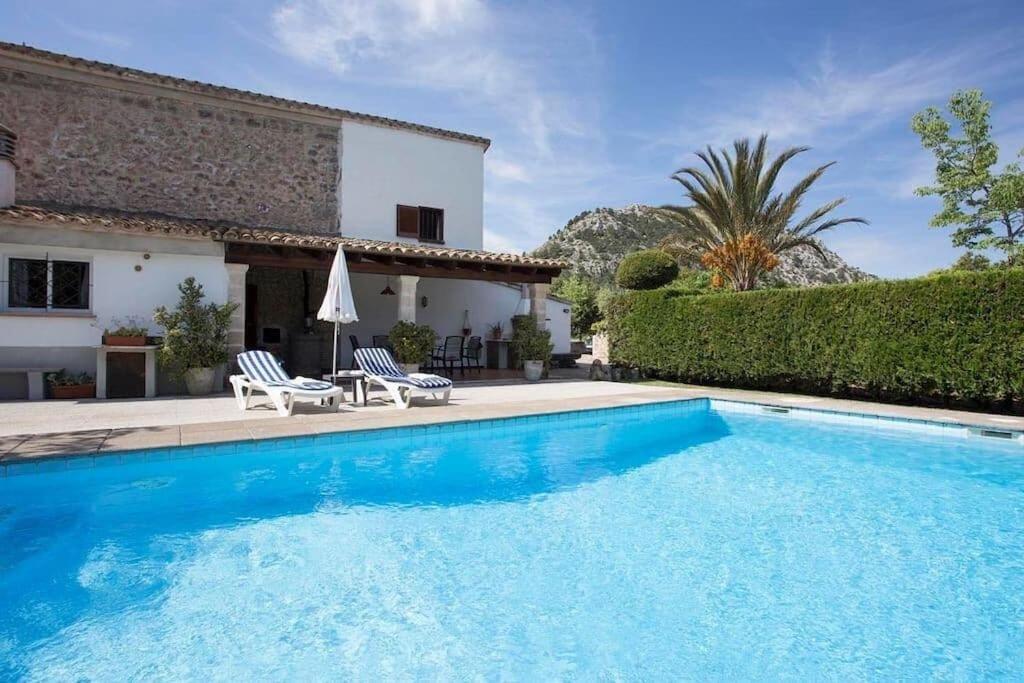 Traditional Majorcan villa by Renthousing - Housity