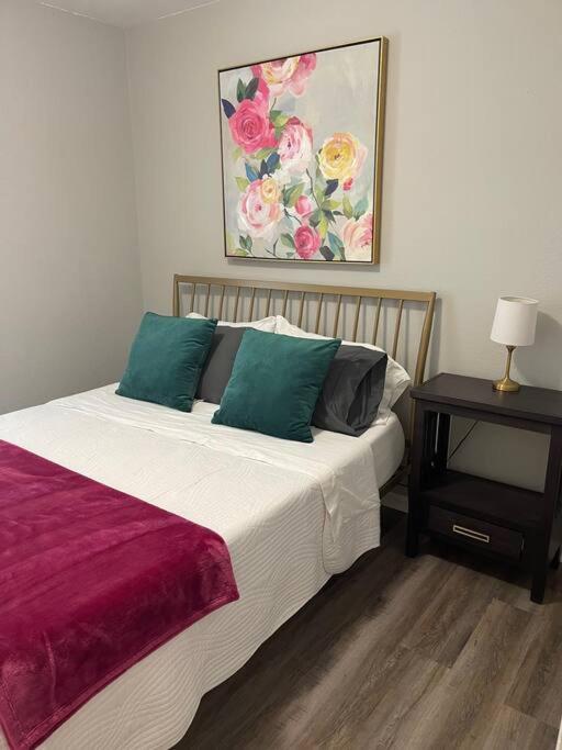 Suitetrails - The Irene - 2 Bedroom Apt in Quilt Town, USA