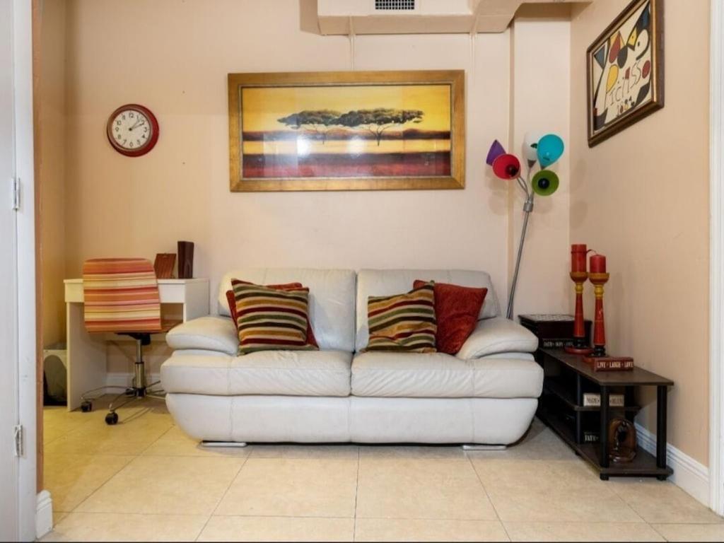 One Bedroom Suite in North Miami - Housity