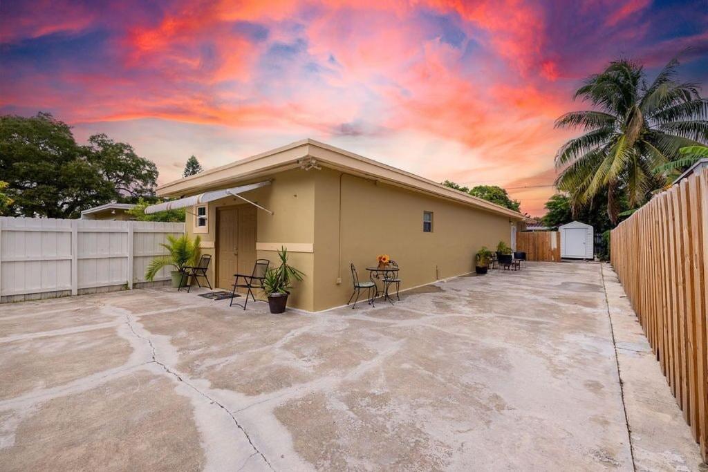 Suitetrails - One Bedroom Suite in North Miami