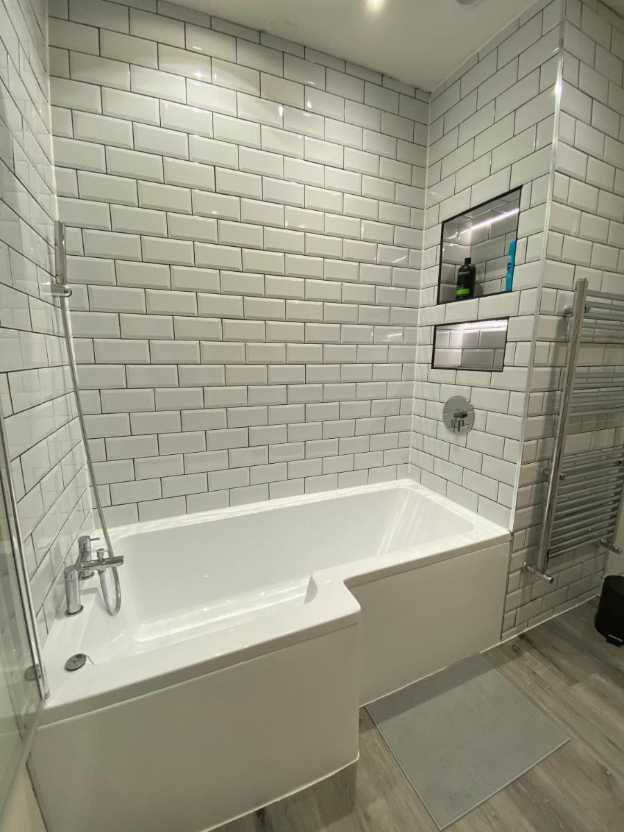 A spacious & modern 3-bed home - Housity