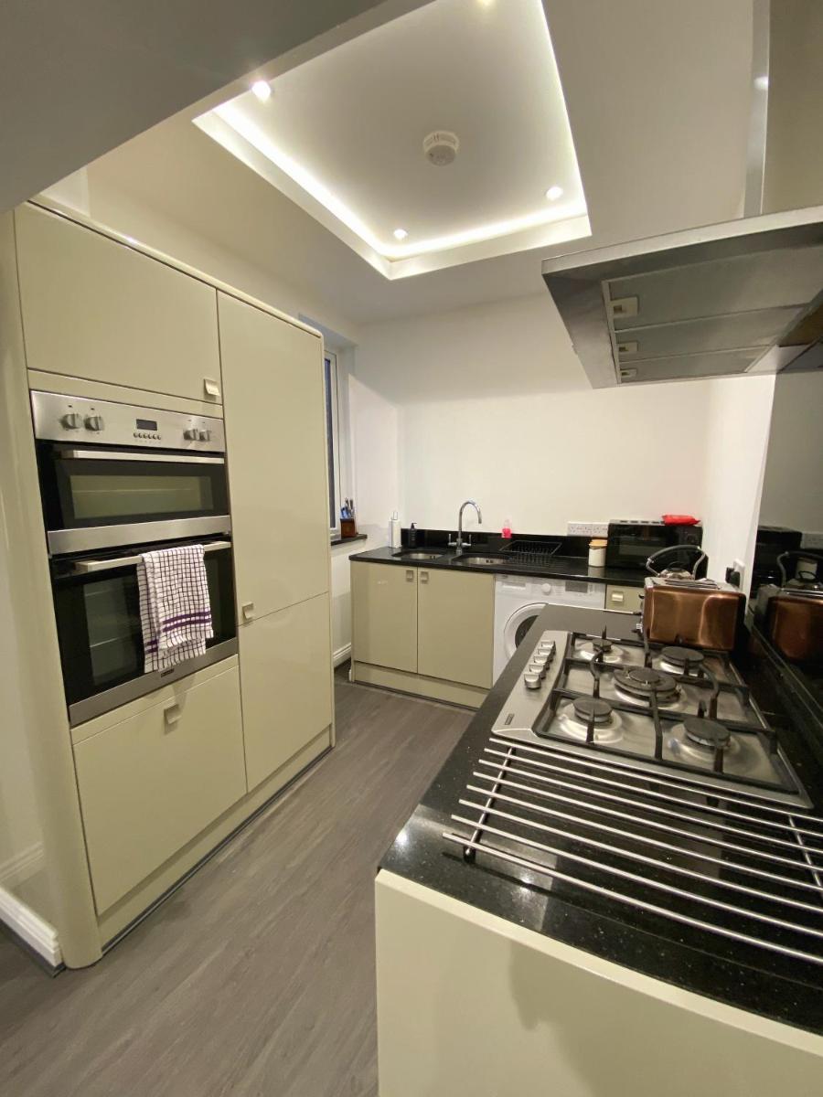 A spacious & modern 3-bed home - Housity