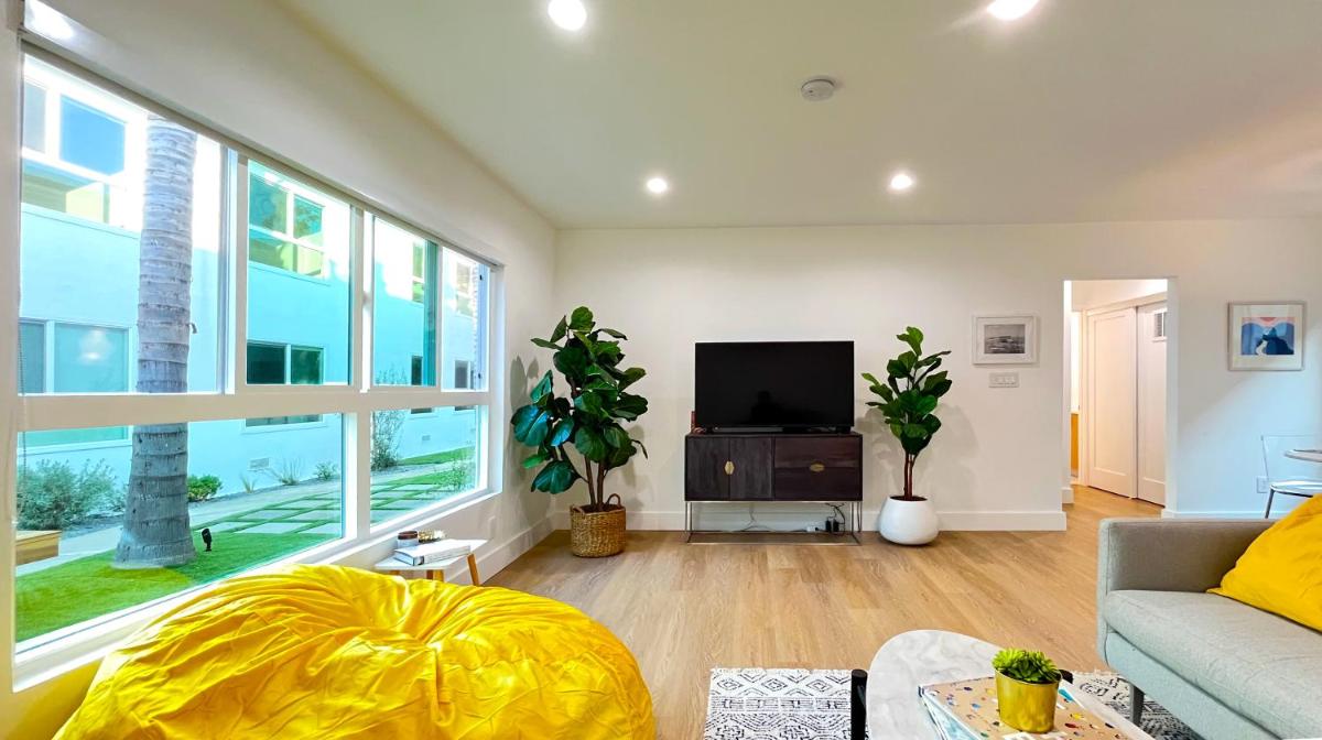 Kingsley Courtyard Apartment - Housity