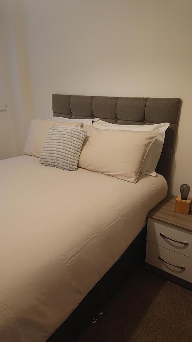 Bright, Nice Interior, Close to the City, 2 Bedroom Apartment - Housity