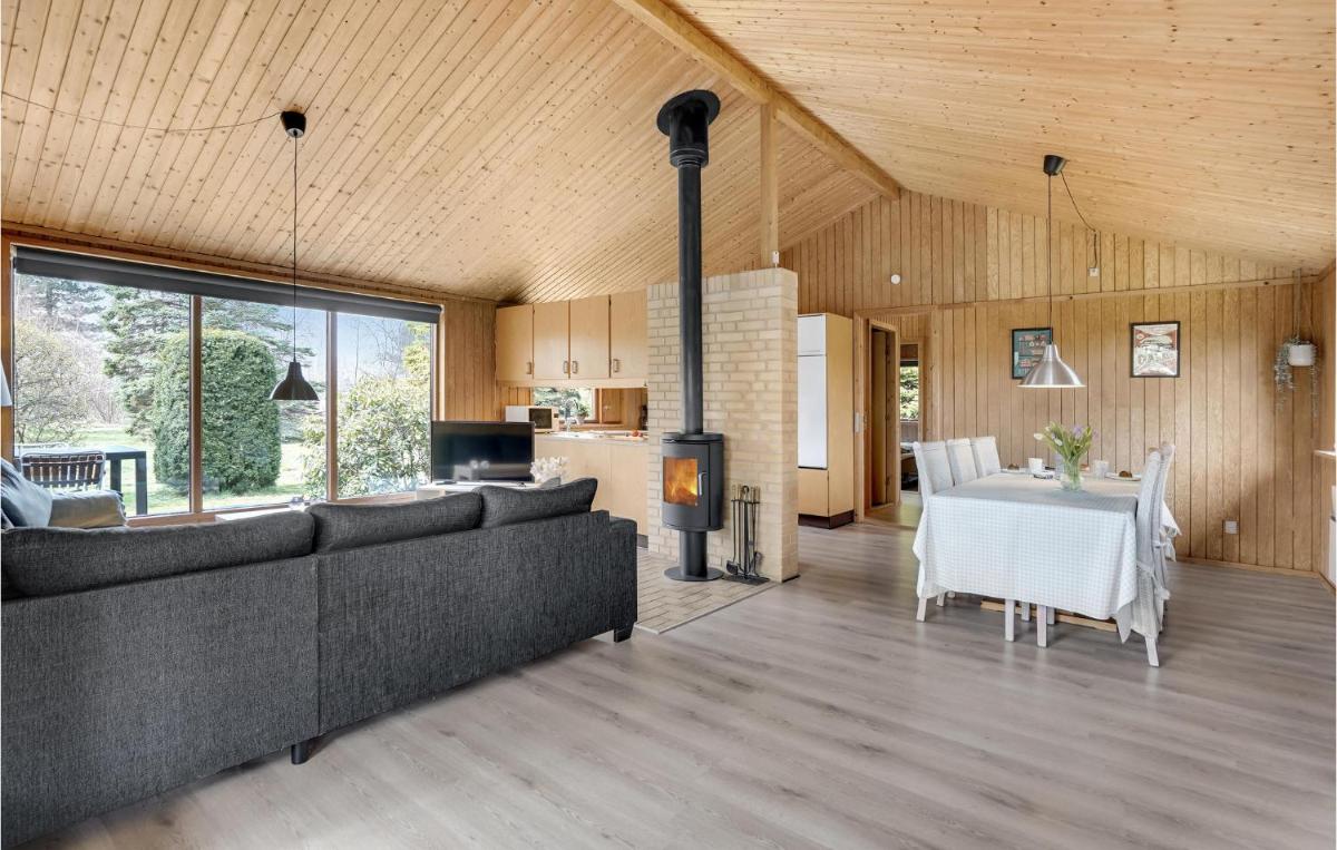 Awesome Home In Væggerløse With Kitchen - Housity