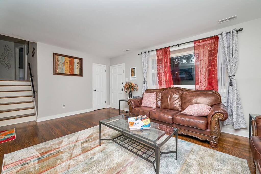 4BR Private Home Mins to Hospitals & Downtown RVA - Housity