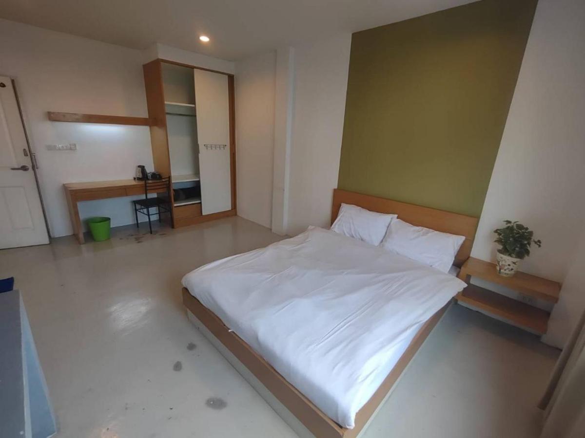 8 Residence - Housity