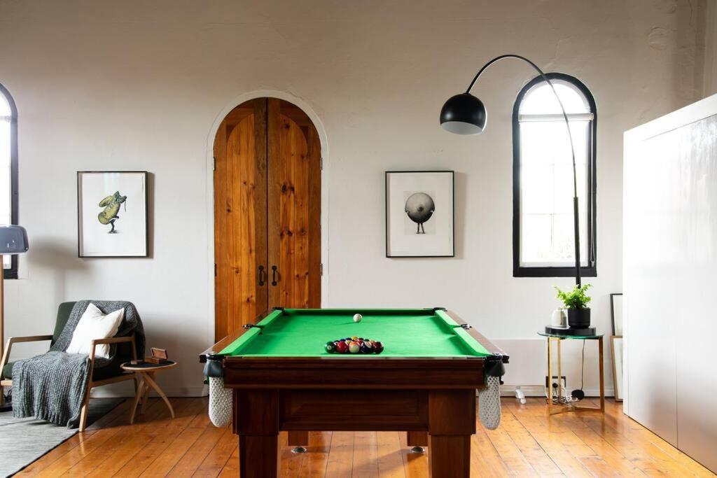 Group Luxury Escape - Sunday House, Converted Church Maldon - Housity