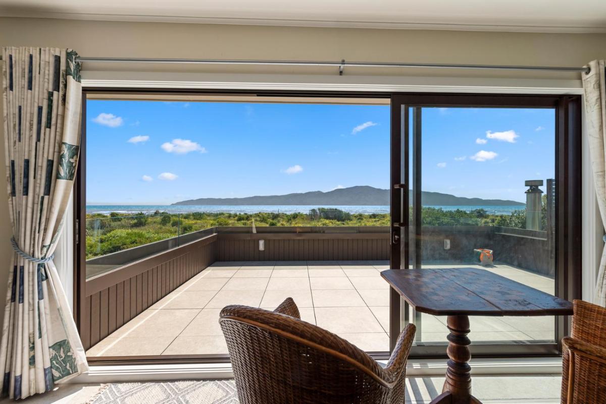 Island View Beach House - Paraparaumu Beach Home - Housity