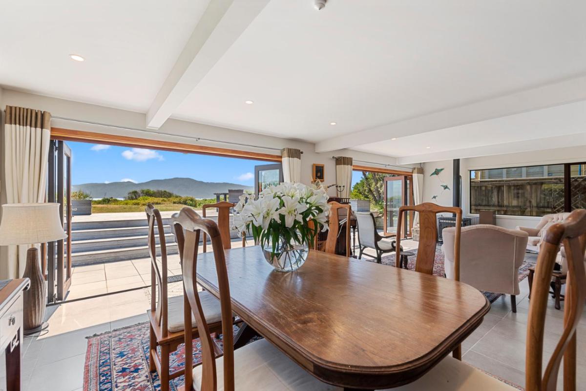 Island View Beach House - Paraparaumu Beach Home - Housity