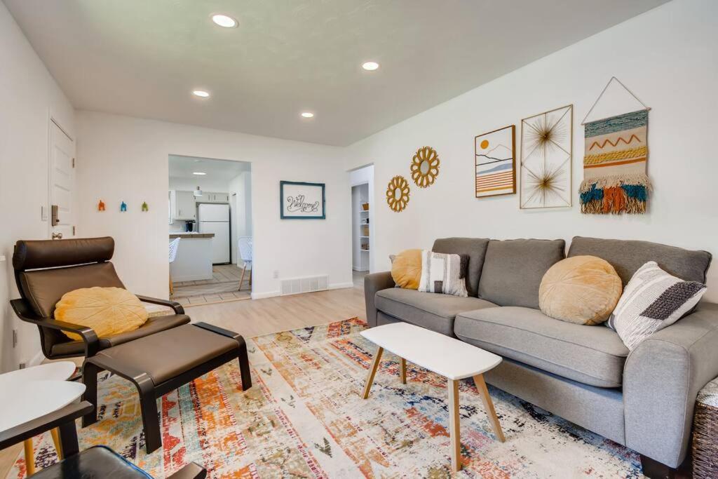 Easy to Denver-Marvelous Mid-Century Mod Charmer! - Housity