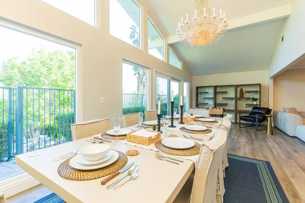 Single Level House with view and pool - Housity