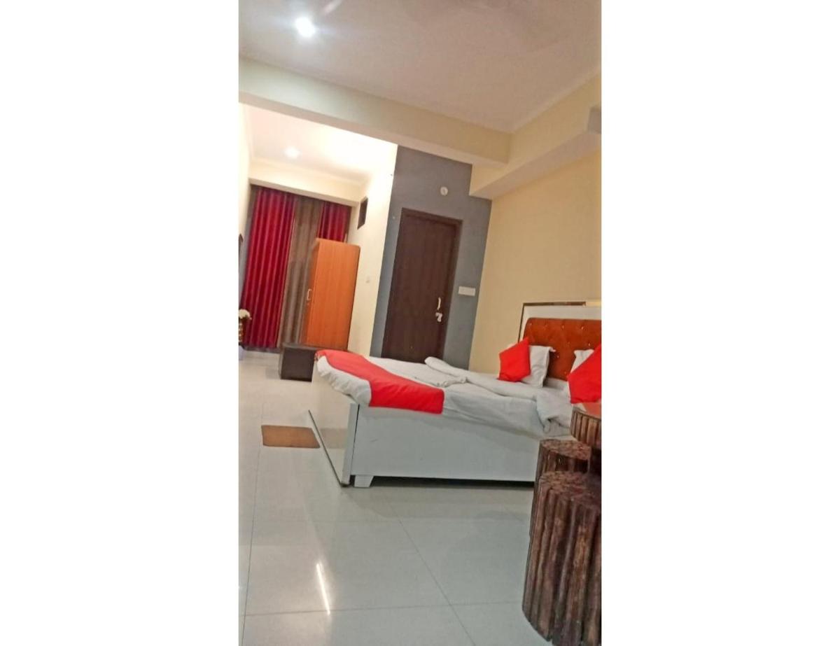 Hotel Holiday,Lucknow - Housity