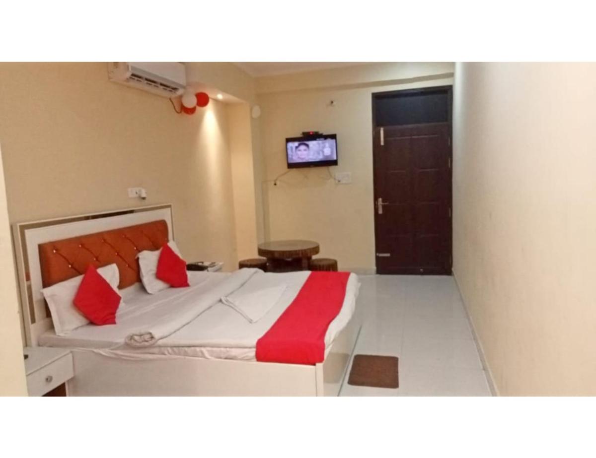 Hotel Holiday,Lucknow - Housity