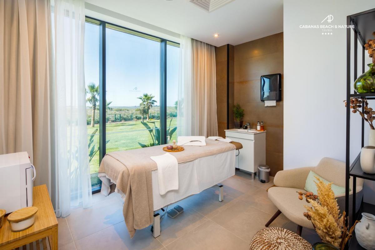 Uma cama ou camas num quarto em AP Cabanas Beach & Nature - Adults Friendly