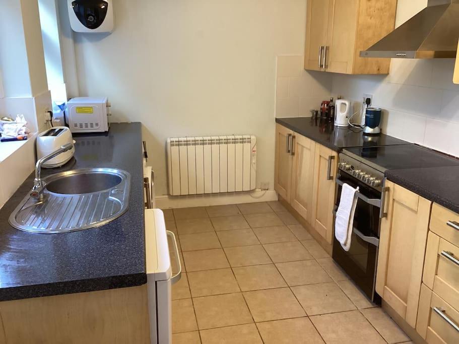 Two Bedroom, Off-road Parking - Housity