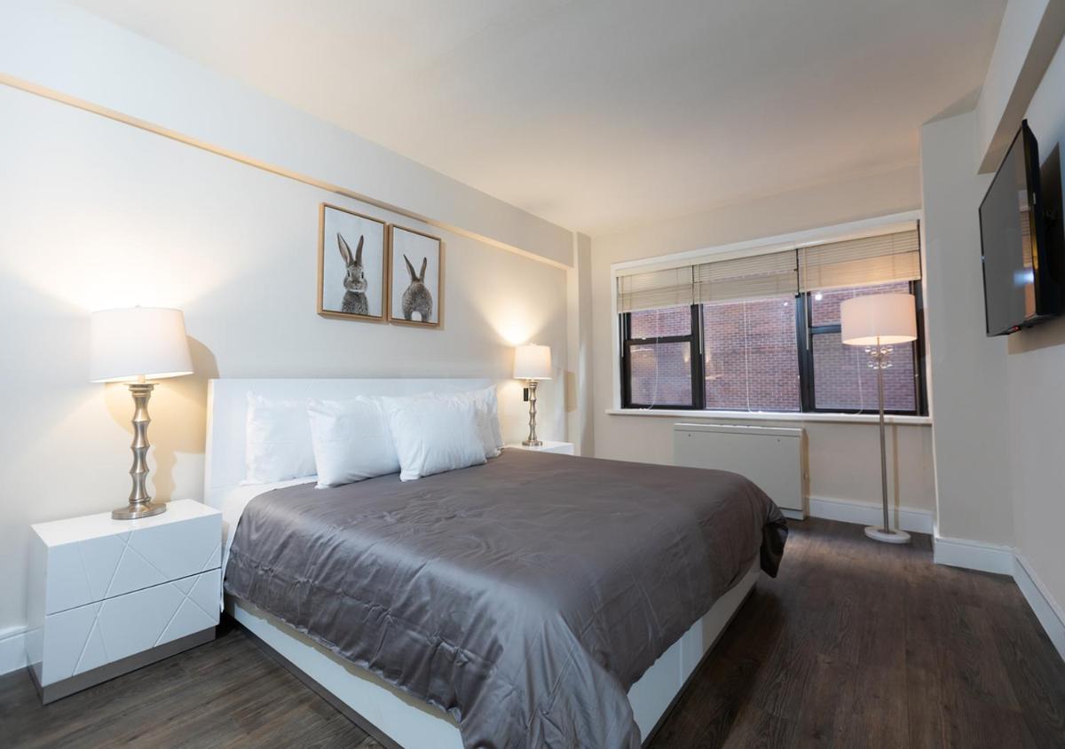 One Bedroom Modern Apartment In New York - Housity