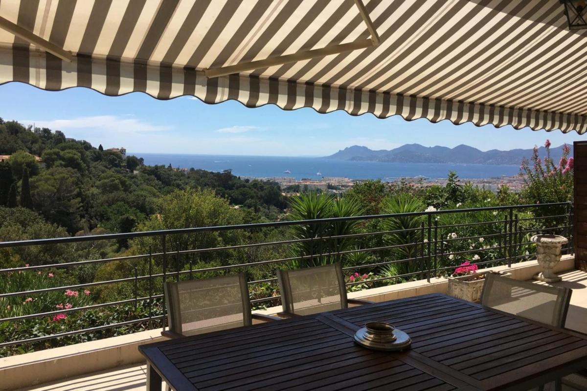 Sea View & Large Terrace LIVE IN LA VISTA - Housity