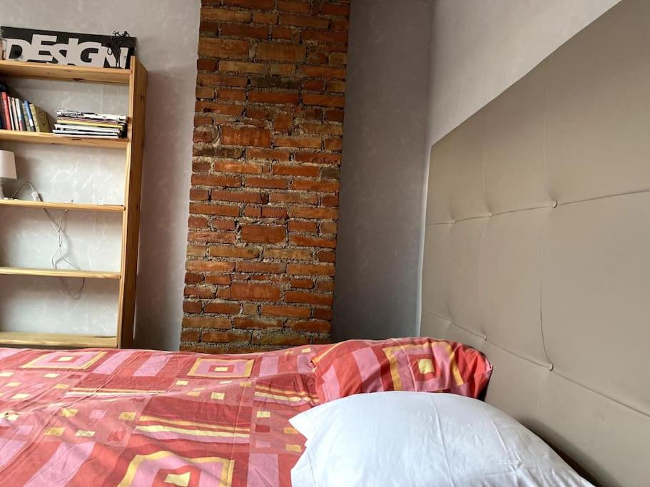 -- Le Sanctuaire, à 50 mètres de la Gare -- - Housity