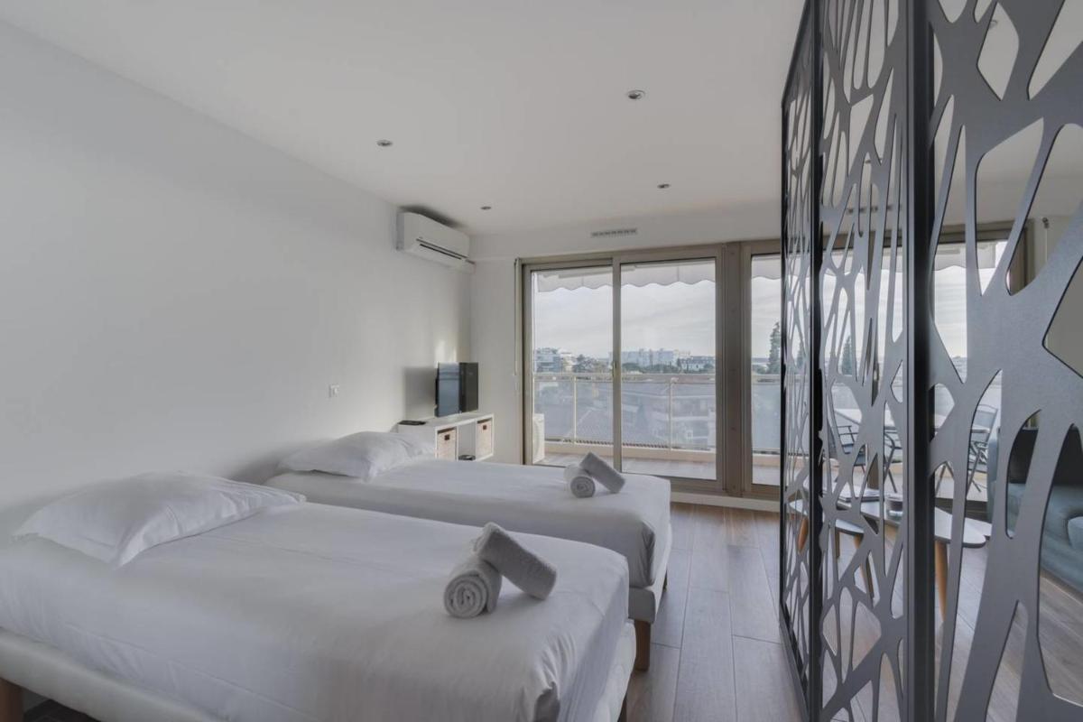 Terrace sea view swimming pool car park Cannes Center LIVE IN CANNES - Housity