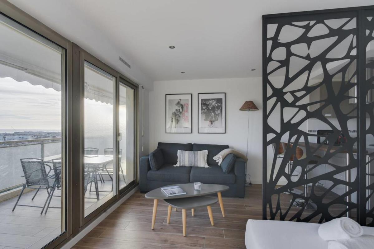 Terrace sea view swimming pool car park Cannes Center LIVE IN CANNES - Housity