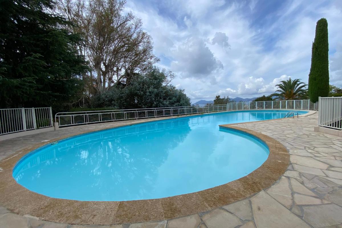 Holidays Congresses Pool Cannes center Live IN Monte Leo - Housity