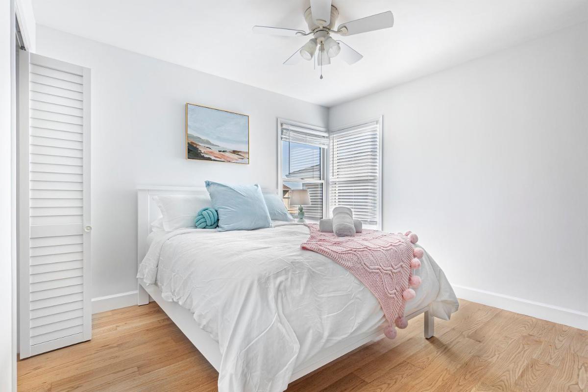 @ Marbella Lane - 3BR w/Deck near Beresford Park - Housity