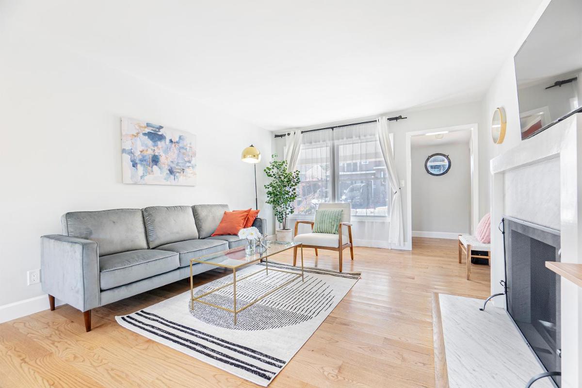 @ Marbella Lane - 3BR w/Deck near Beresford Park - Housity