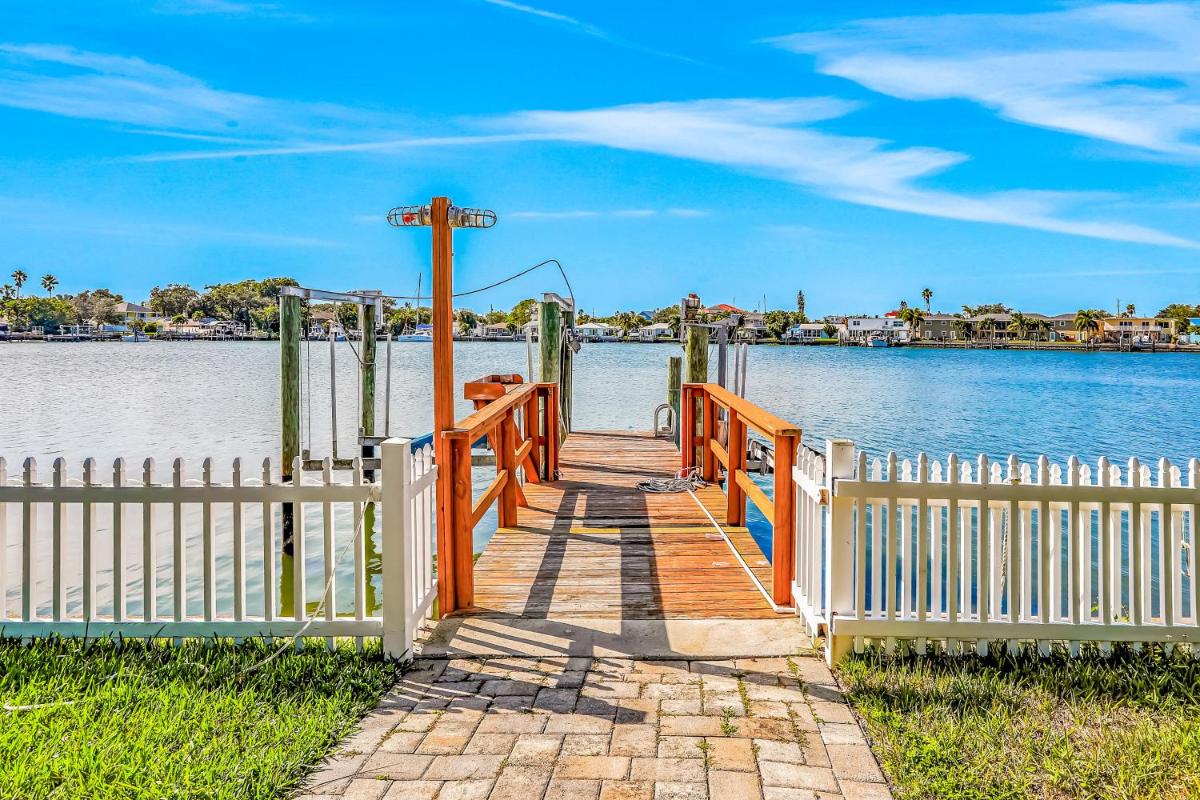 Indian Rocks Beach Hideaway - Housity