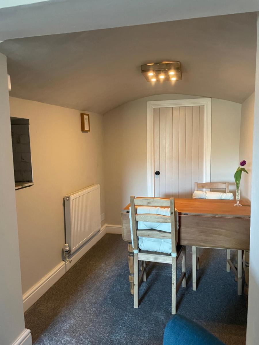 Brook Cottage - Housity