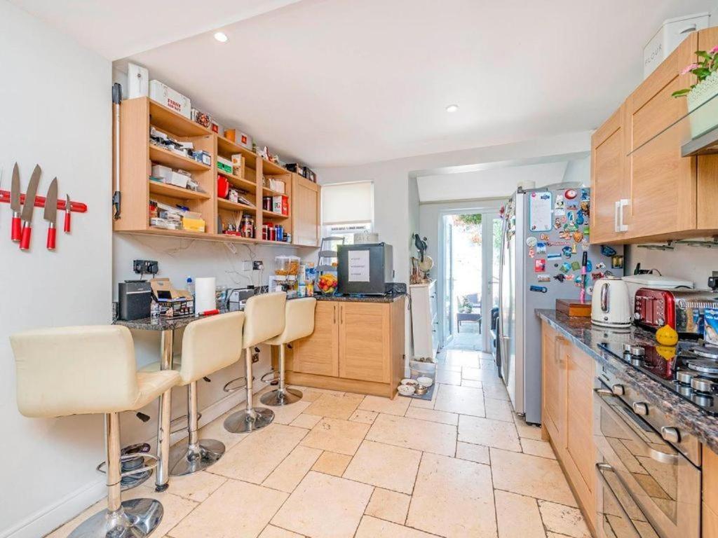 4 Bedroom Residence Hammersmith Fulham - Housity
