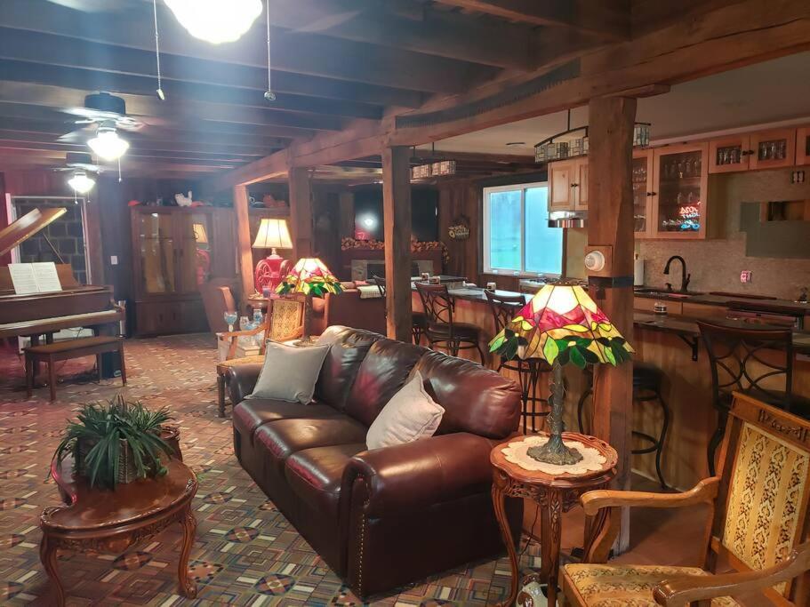 The Barn at Leaf Harmony Acres - Housity