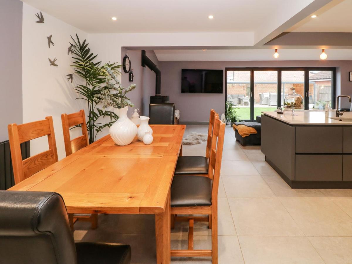 Eaton House - Housity