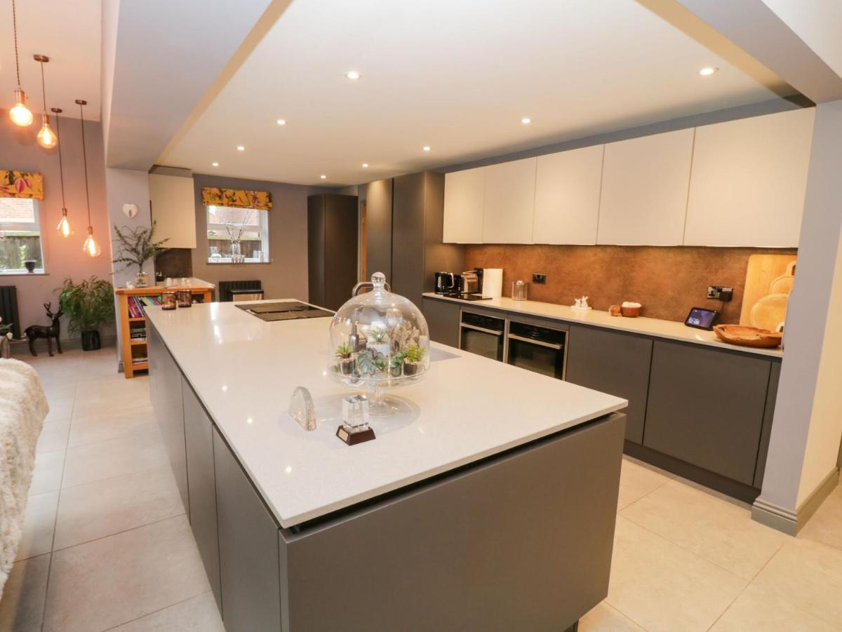 Eaton House - Housity