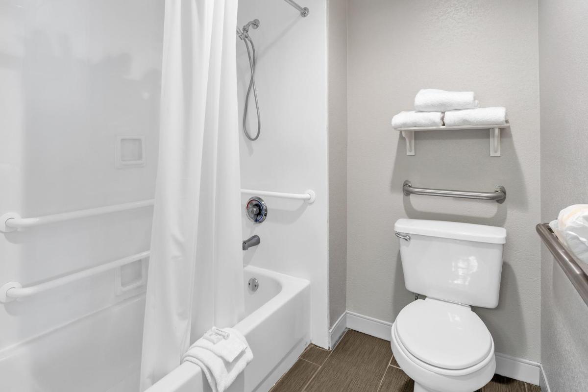La Quinta Inn by Wyndham Cleveland Independence - Housity