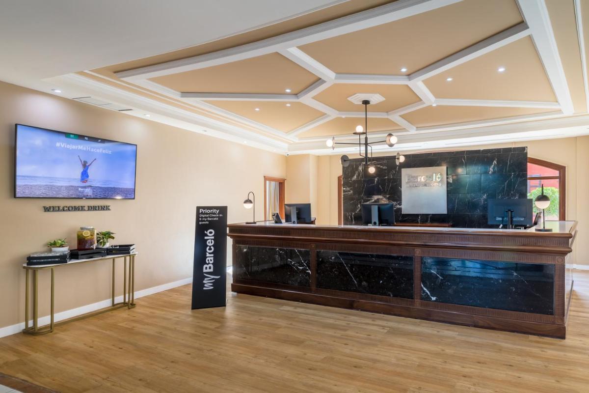 Una televisión o centro de entretenimiento en Barceló Marbella