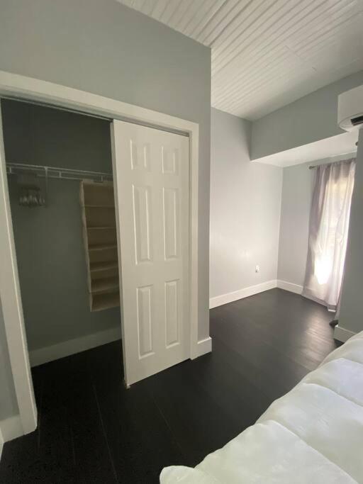 The Mellow Yellow - Housity