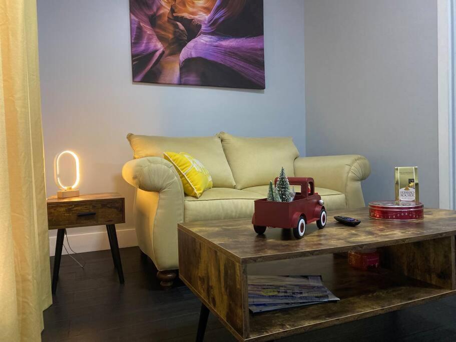 The Mellow Yellow - Housity