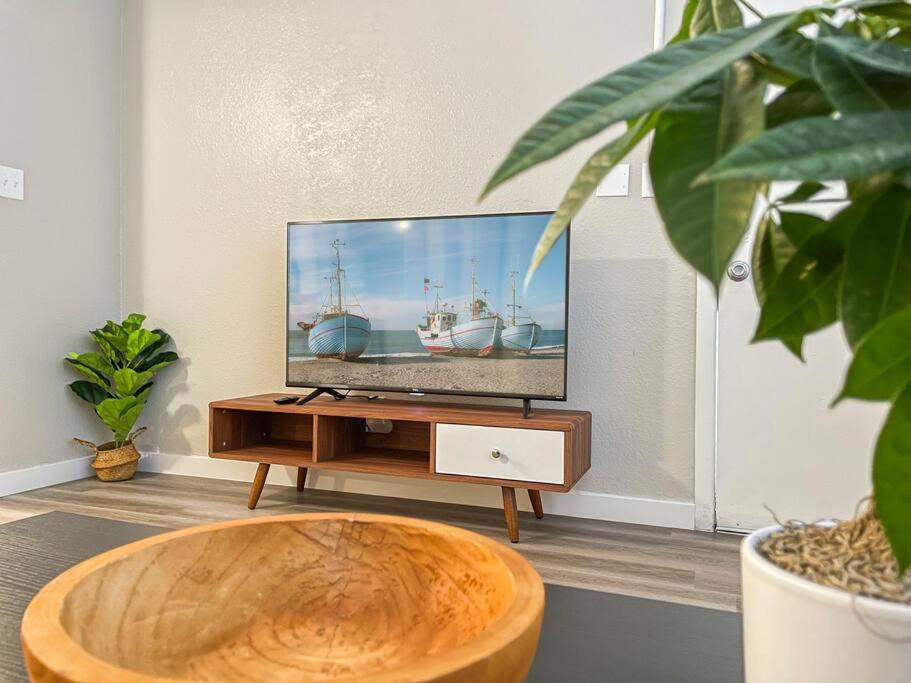 Updated with Pool - Close to Airport, Zoo, & ASU - Housity