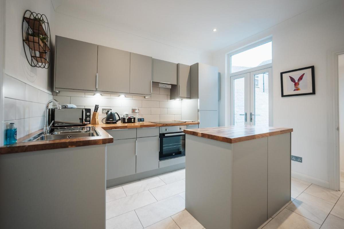 Hanson House By Horizon Stays - Housity
