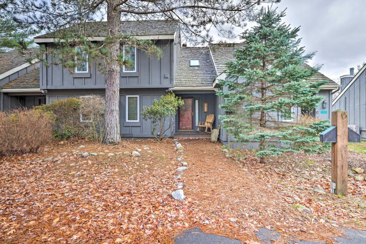 Comfy Blakeslee Townhome Less Than 1 Mi to Jack Frost - Housity