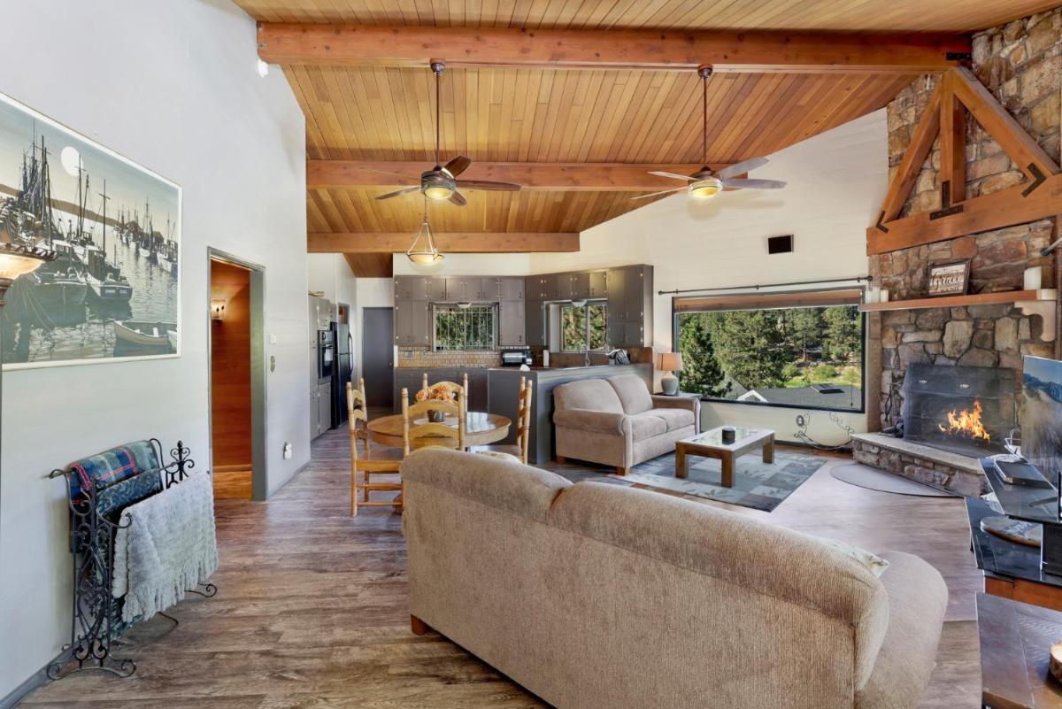 2064-Cove Lakeview Cabin home - Housity