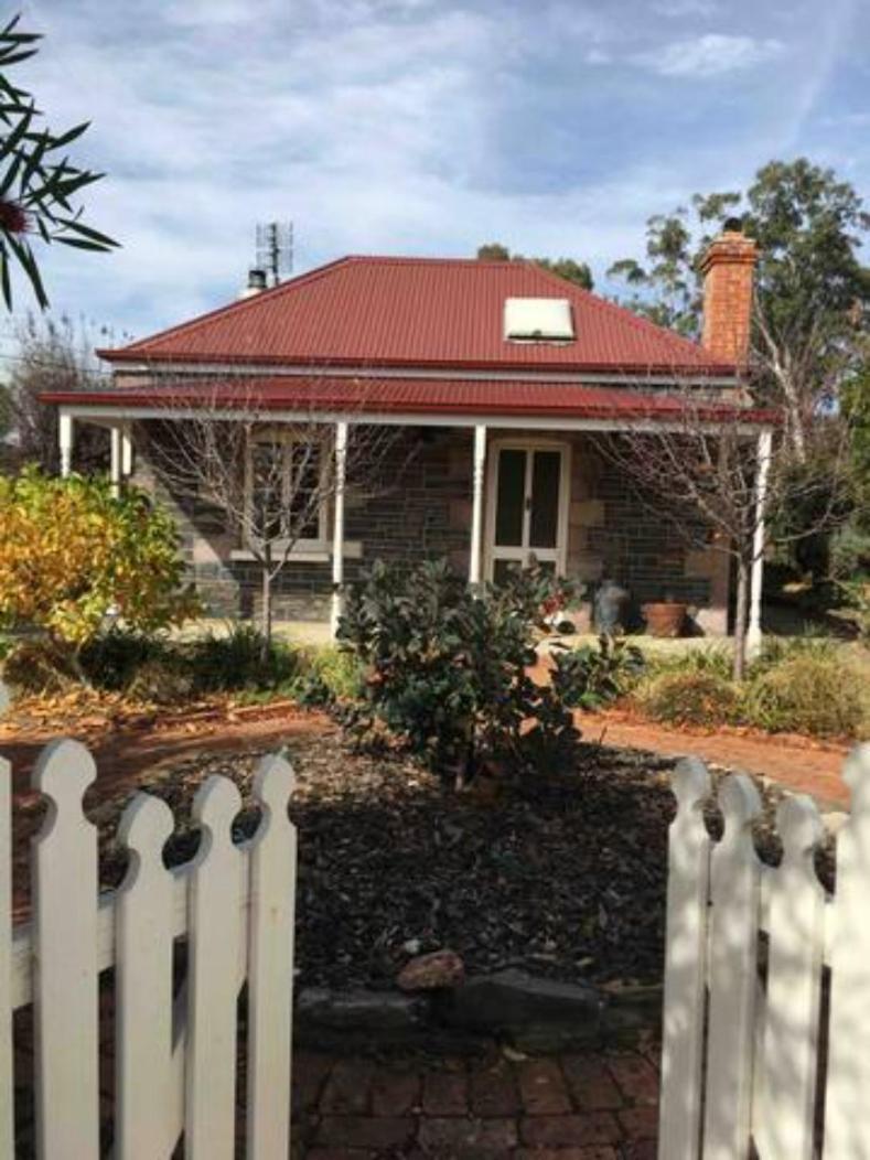 Randell Cottage - Adelaide Hills - Cosy Rustic Hideaway - Housity