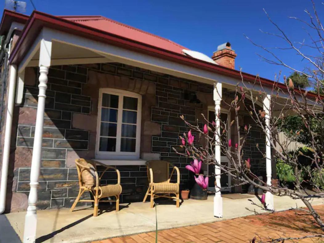 Randell Cottage - Adelaide Hills - Cosy Rustic Hideaway - Housity