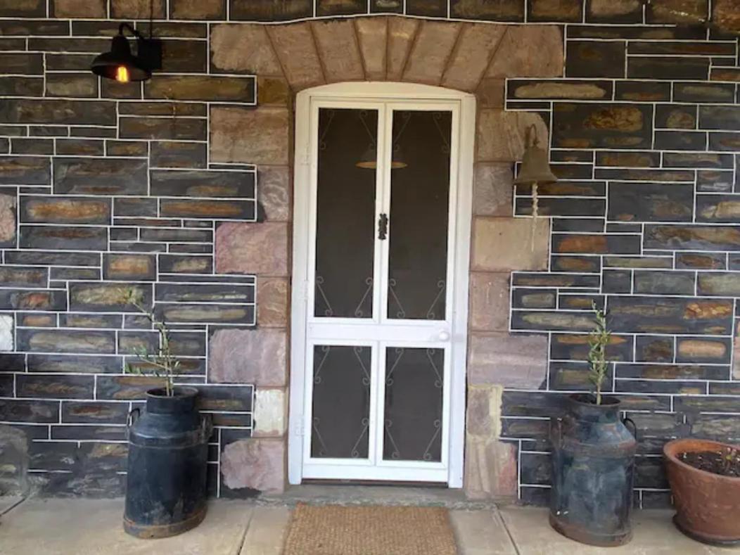 Randell Cottage - Adelaide Hills - Cosy Rustic Hideaway - Housity