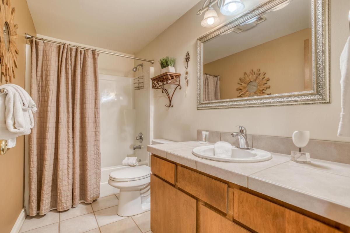 Carshell's Condo #1 - Housity
